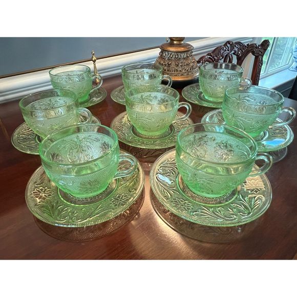 Vintage Tiara Glass Sandwich Pattern Chantilly‎ Green Cup and Saucers Set of 8 - Picture 2 of 6